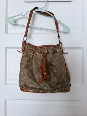 Vintage Dooney & Bourke crossword bucket bag